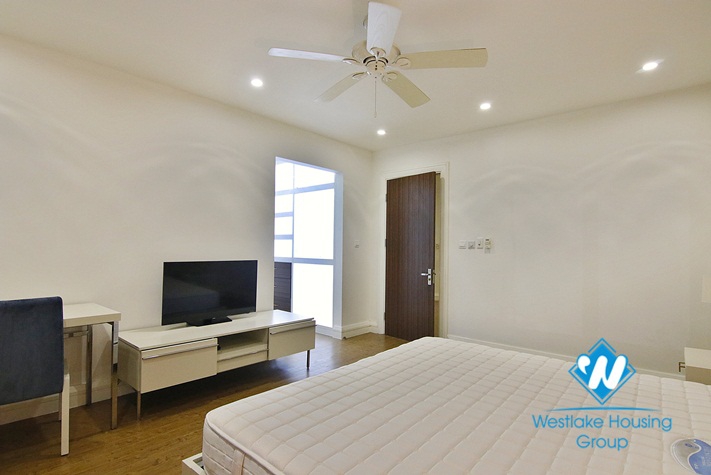  Beautiful corner villa with Garden for rent in Vinhomer Riverside - Long Bien